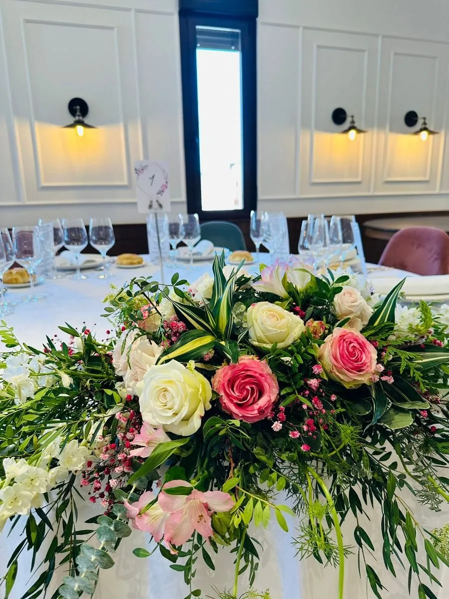 Detalle floral de una boda celebrada en Bodega Latarce