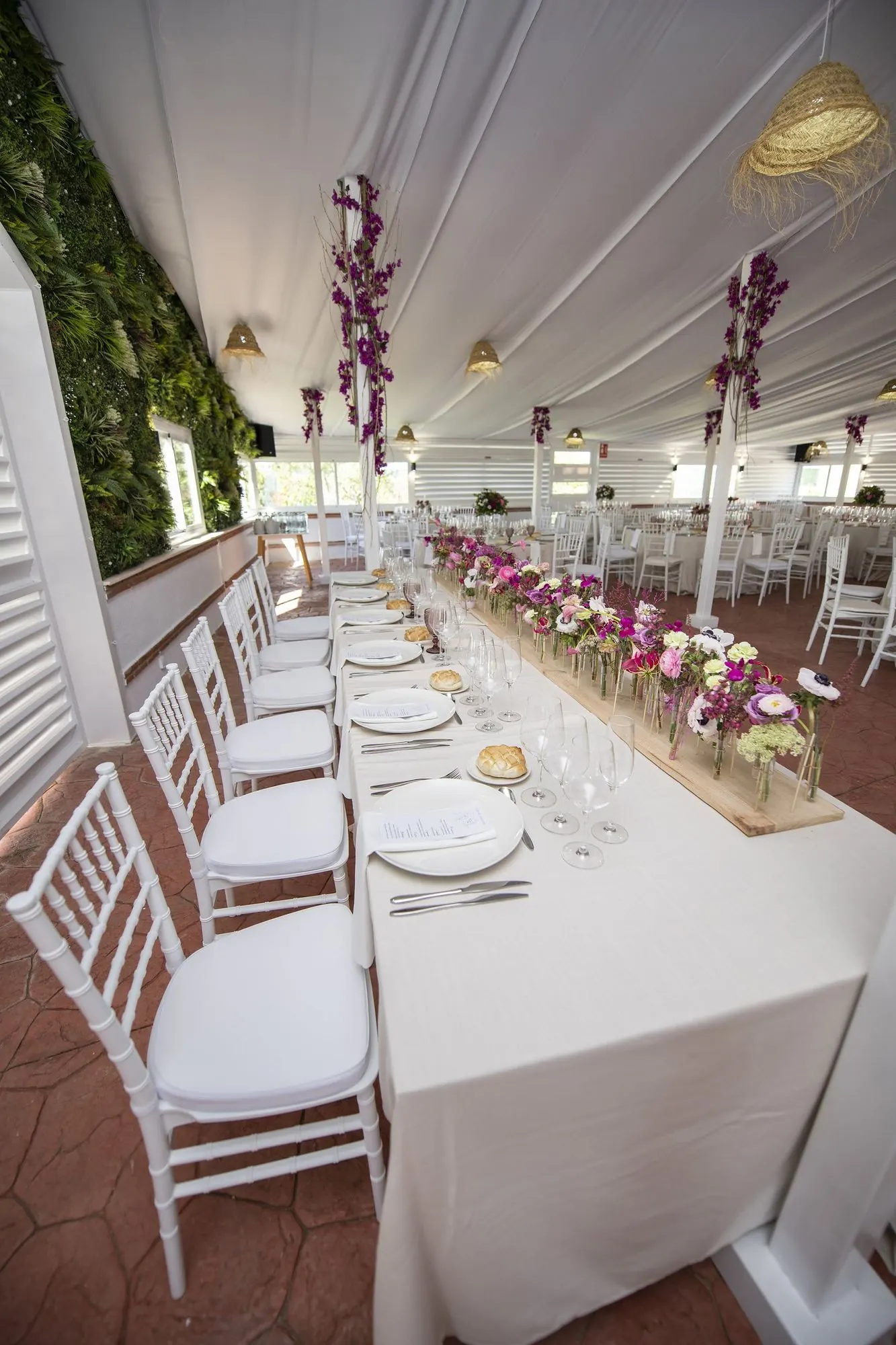 Mesa imperial o mesas redondas — salón de Bodega Latarce