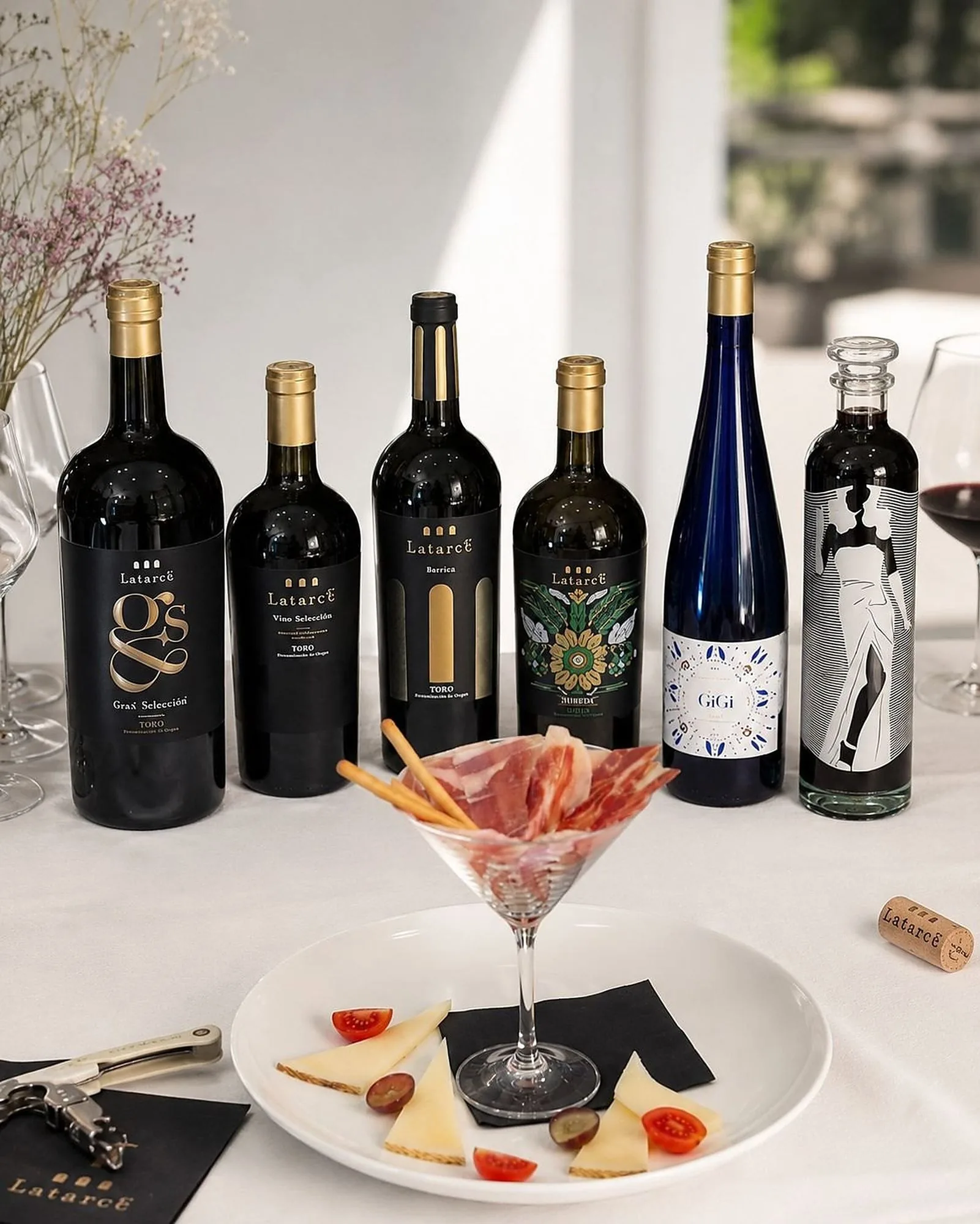 Os seis vinhos da prova da Bodega Latarce com presunto ibérico e queijos de Zamora