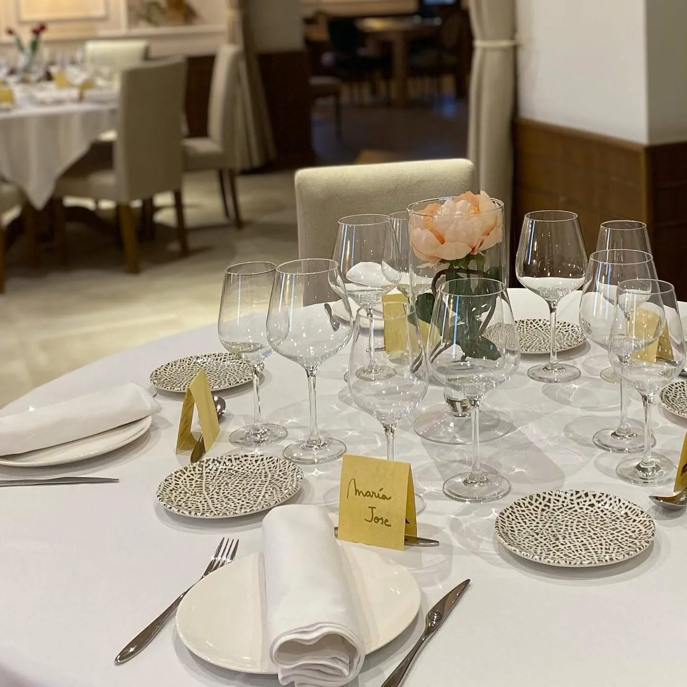 La cocina que nos ha valido los premios del lechazo — salón de Bodega Latarce